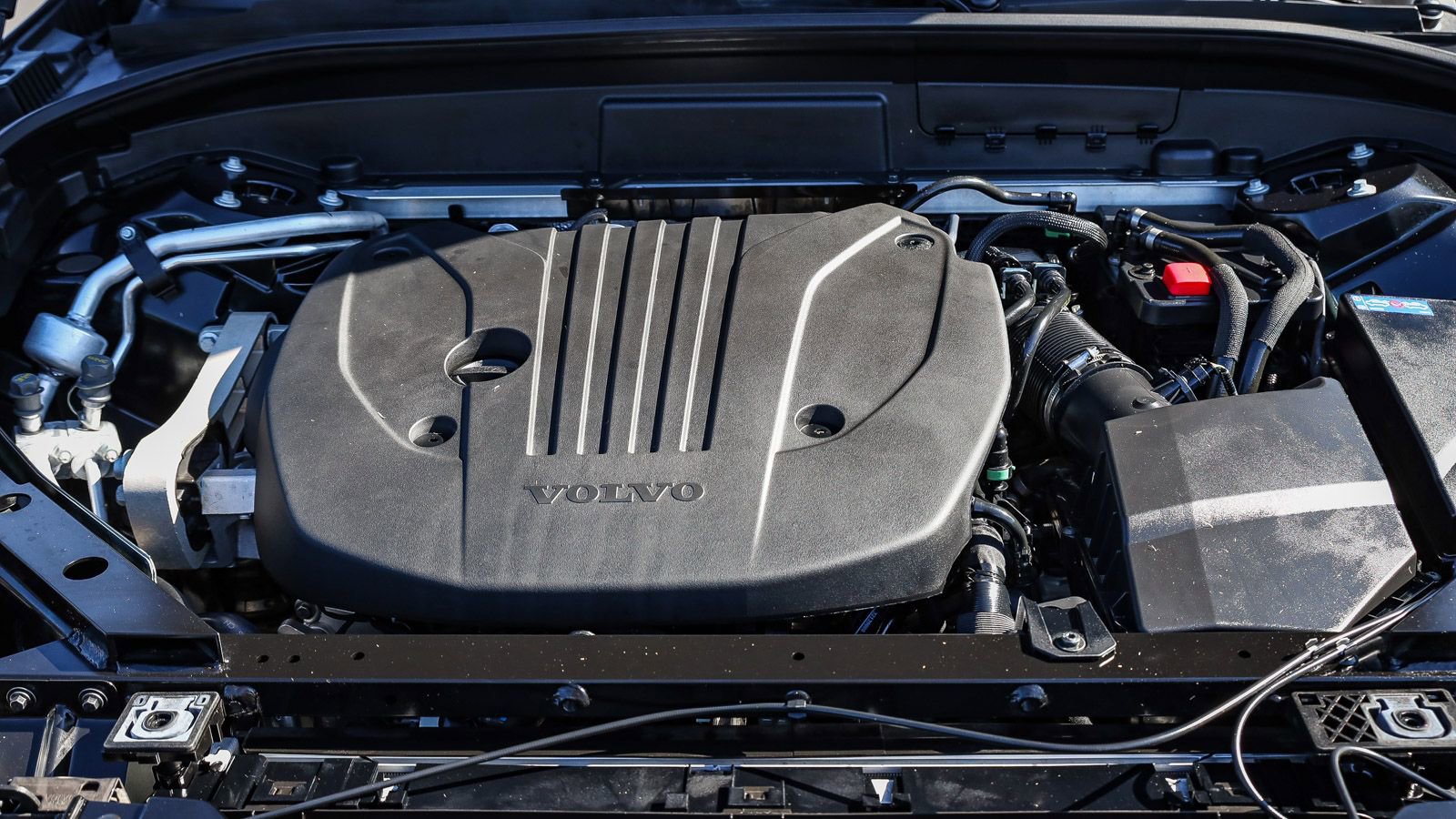 Used 2025 Volvo XC60 B5 Plus image 27
