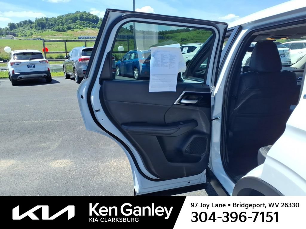 Used 2023 Mitsubishi Outlander SE AWD/4WD image 12