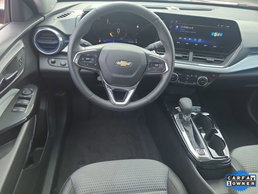 Used 2025 Chevrolet Trax LT w/ LT Convenience Package image 12