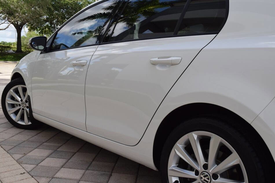 Used 2013 Volkswagen Golf TDI image 27