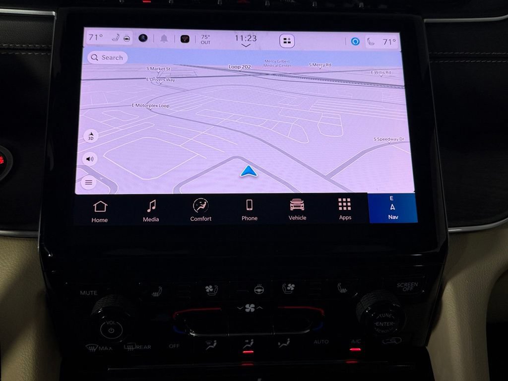 Certified 2025 Jeep Grand Cherokee Limited w/ Luxury Tech Group II AWD/4WD image 17