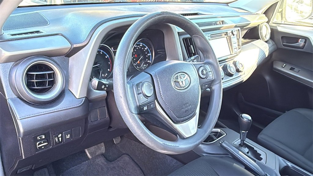 Used 2018 Toyota RAV4 LE image 14