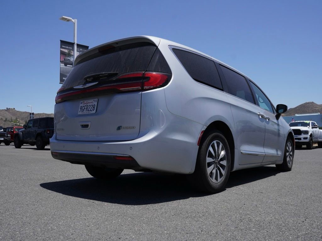 Used 2023 Chrysler Pacifica Limited image 7