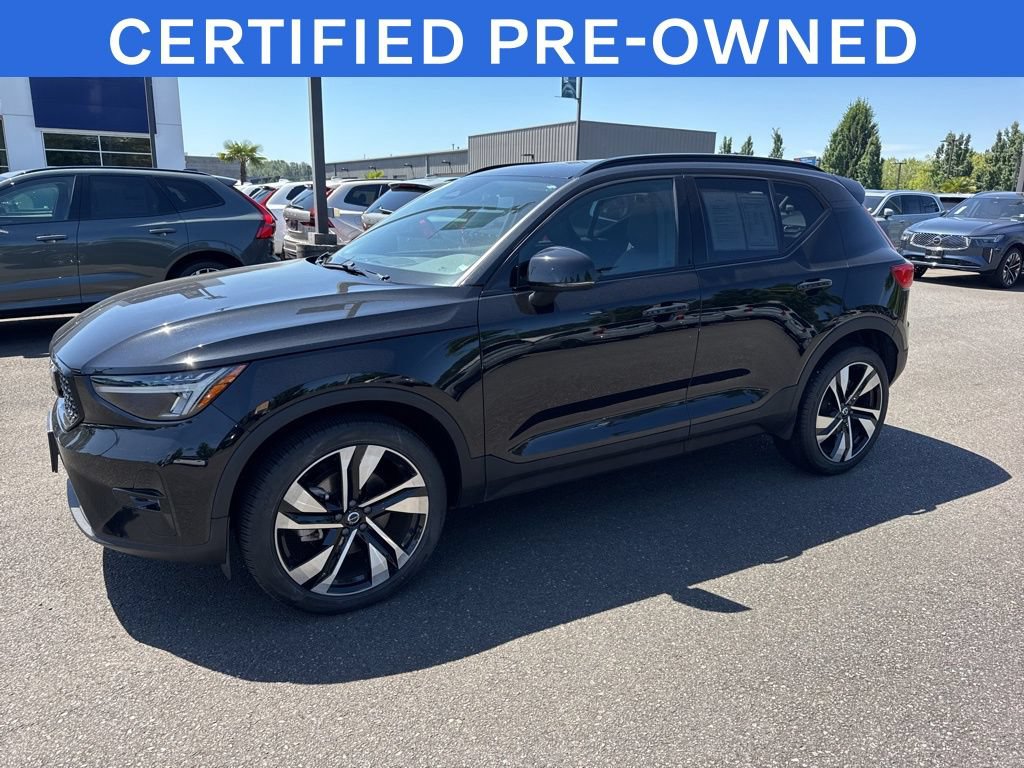 Certified 2025 Volvo XC40 B5 Plus AWD/4WD image 1