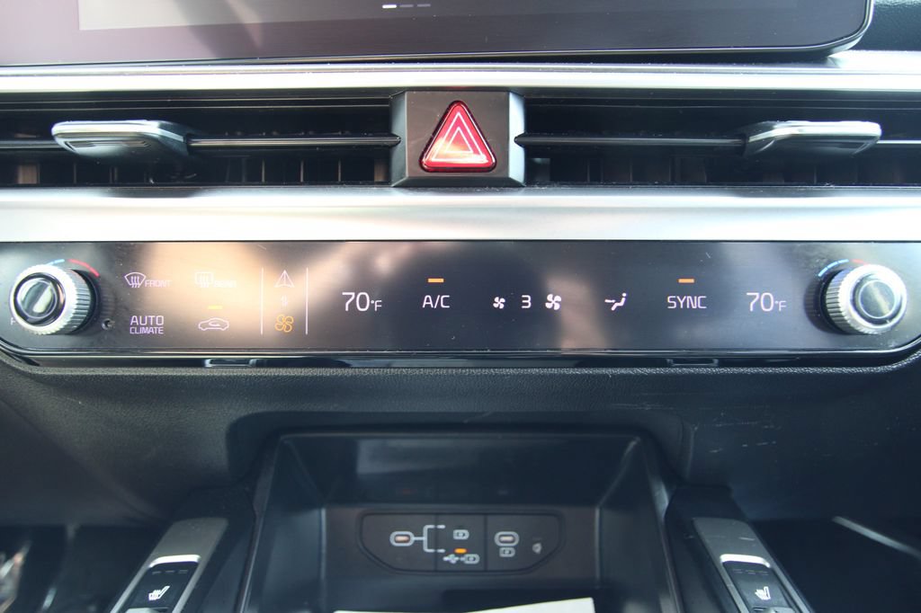 Used 2024 Kia Sorento S FWD image 31