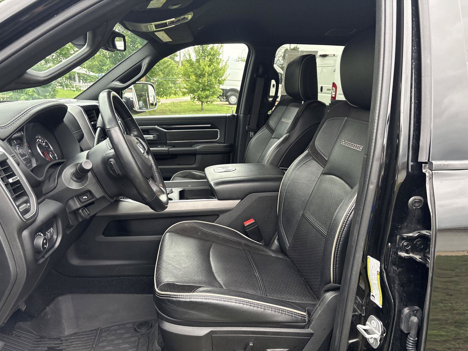 Used 2022 RAM 3500 Laramie AWD/4WD image 9