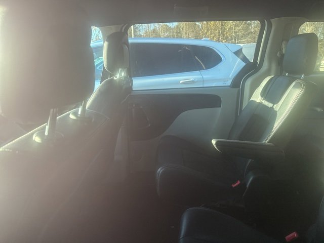 Used 2019 Dodge Grand Caravan SXT image 6