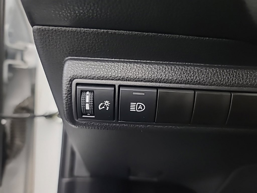 Used 2025 Toyota Corolla LE FWD image 29