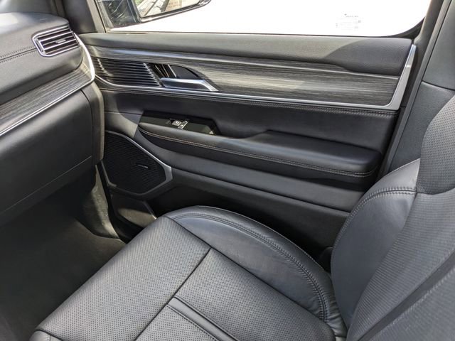 Used 2024 Jeep Wagoneer L Series II w/ Flexible Seating Group image 18