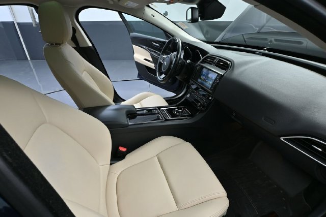 Used 2018 Jaguar XE Premium AWD/4WD image 41