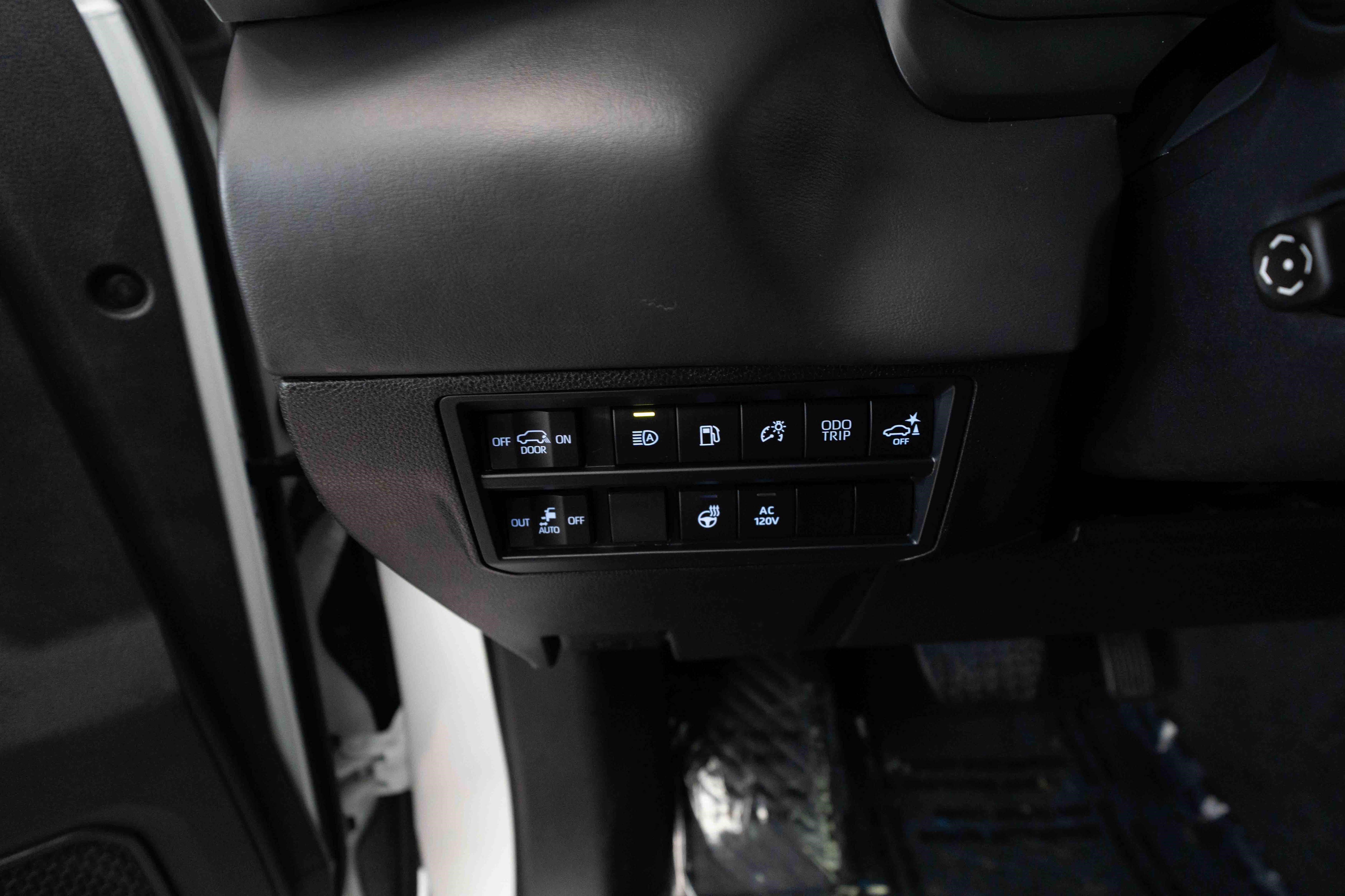 Used 2024 Toyota Sequoia Platinum AWD/4WD image 11
