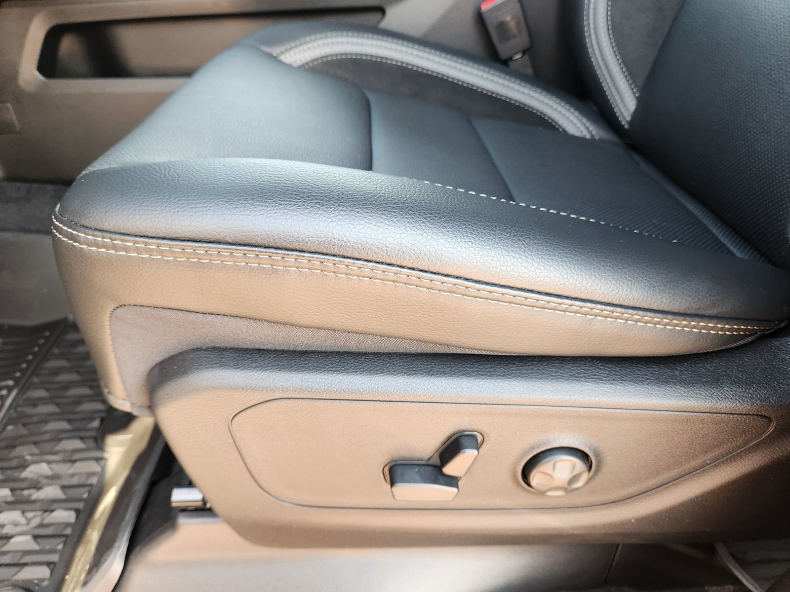 New 2026 RAM 1500 Rebel w/ G/T Package image 19