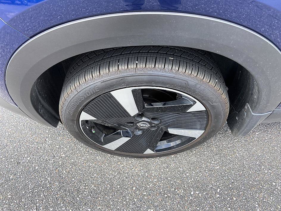 Certified 2025 Nissan Kicks SR FWD image 8