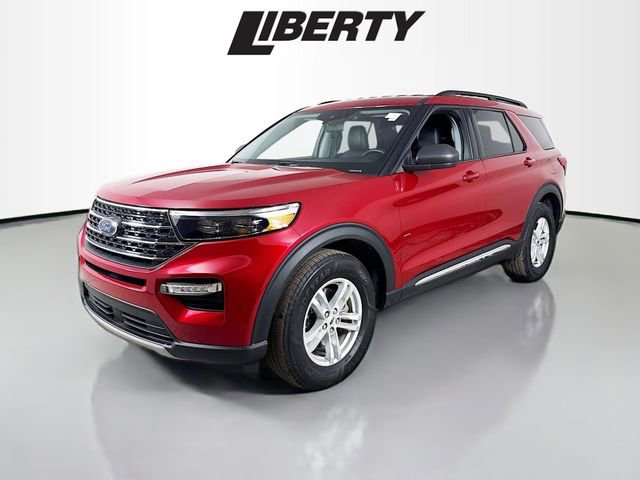 Certified 2022 Ford Explorer XLT w/ Equipment Group 202A image 3