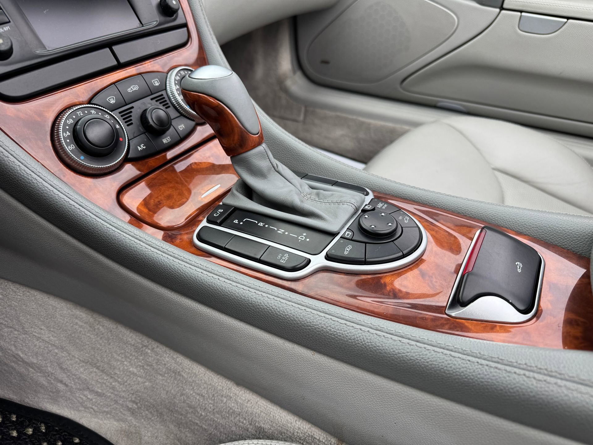 Used 2004 Mercedes-Benz SL 500 image 32