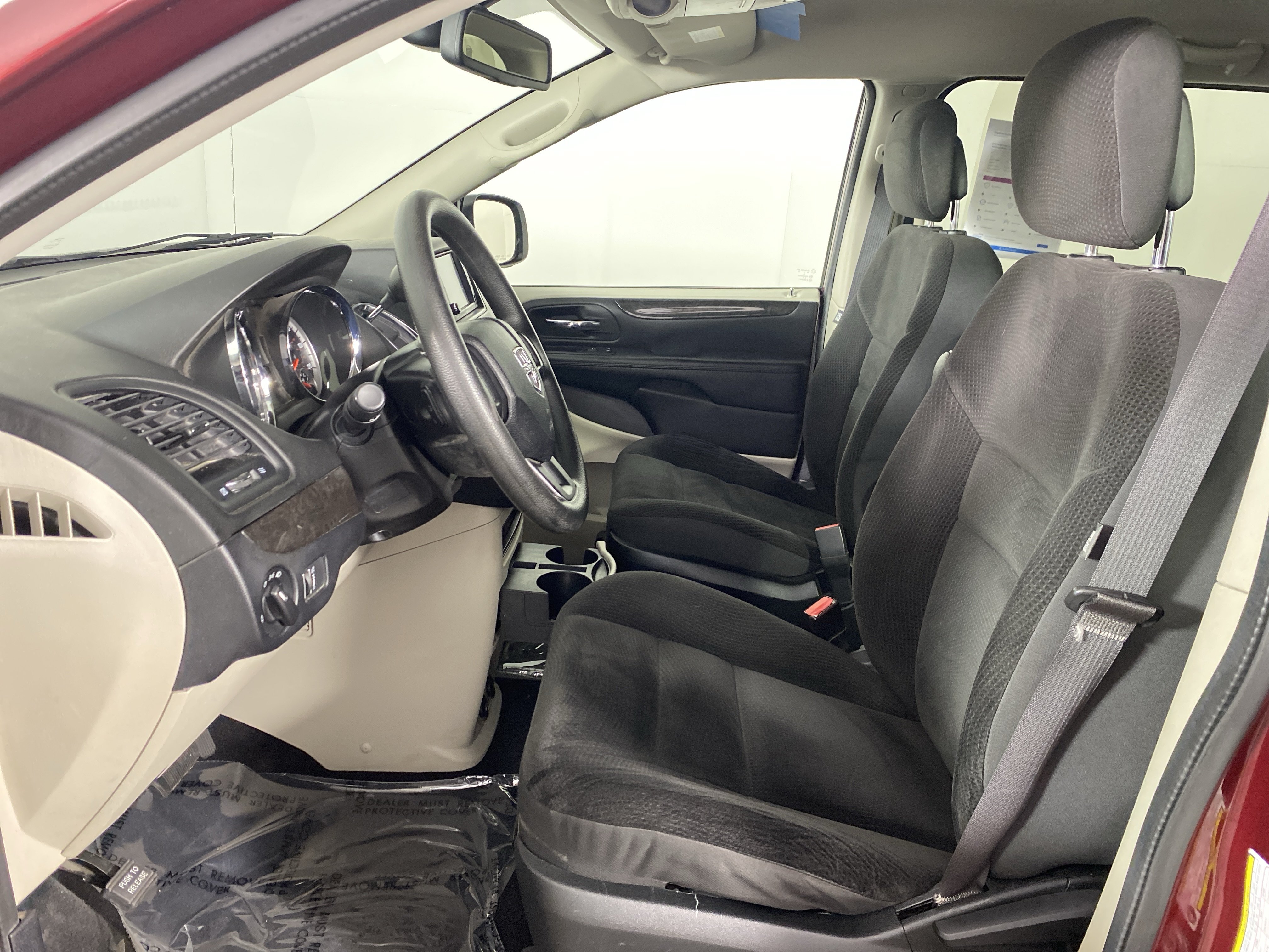 Used 2019 Dodge Grand Caravan SE w/ UConnect Hands-Free Group FWD image 13