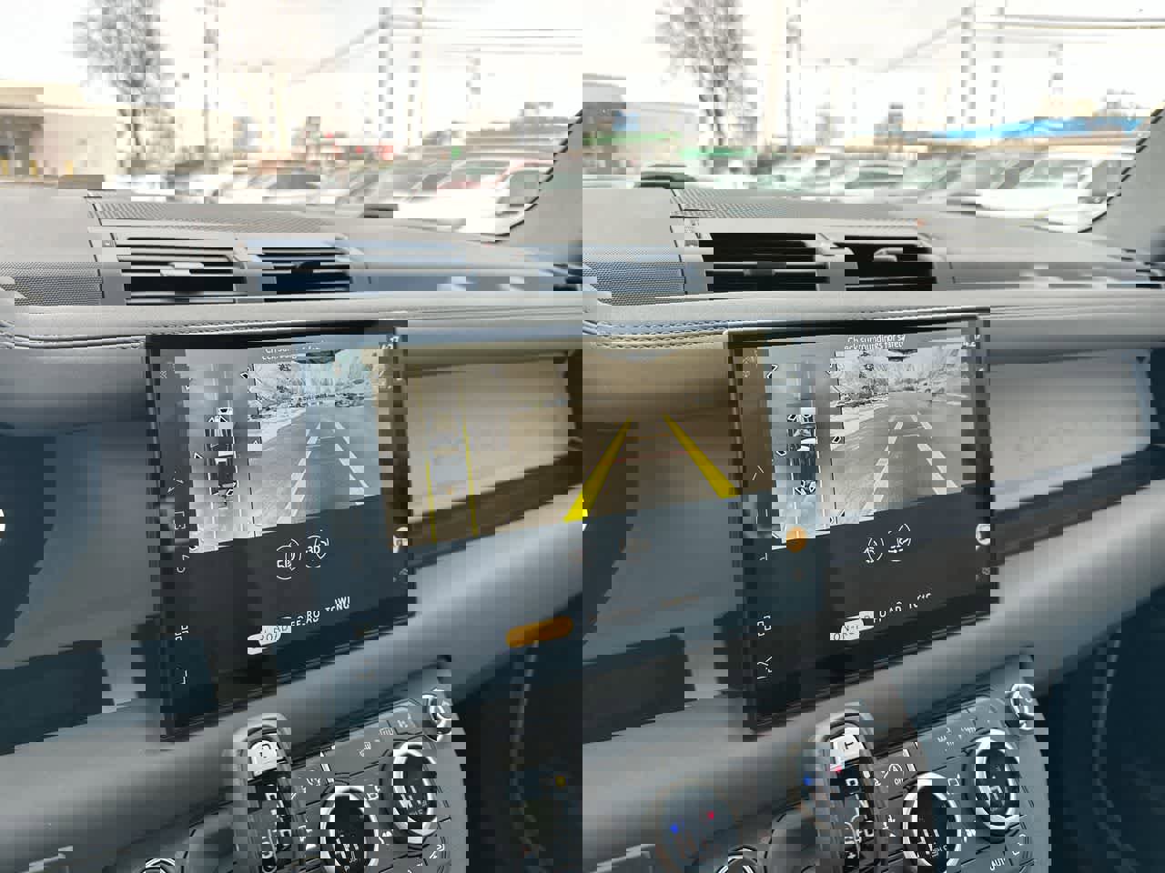 Used 2025 Land Rover Defender 90 S image 31