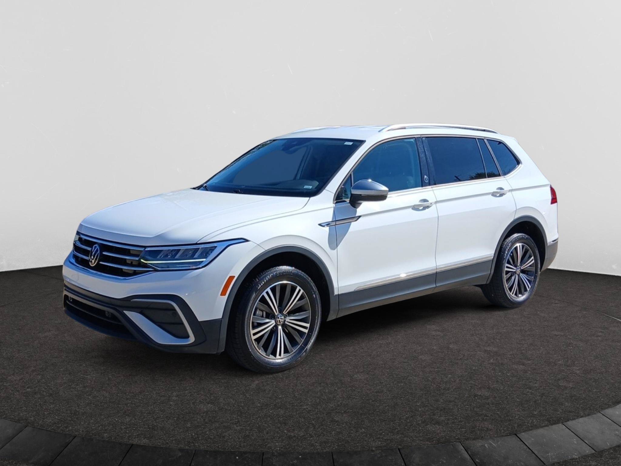 Used 2024 Volkswagen Tiguan Wolfsburg Edition AWD/4WD image 3
