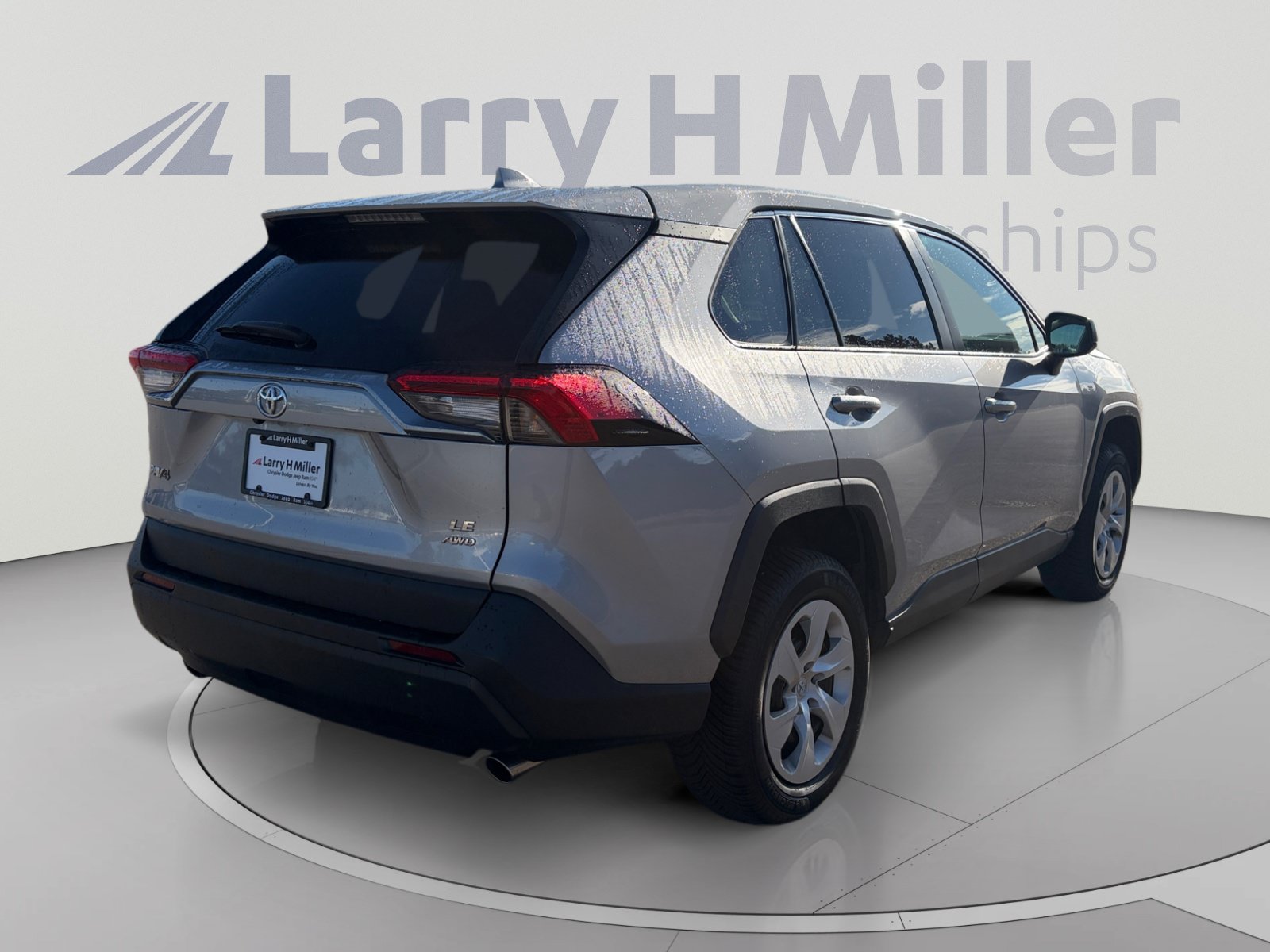 Used 2024 Toyota RAV4 LE AWD/4WD image 6
