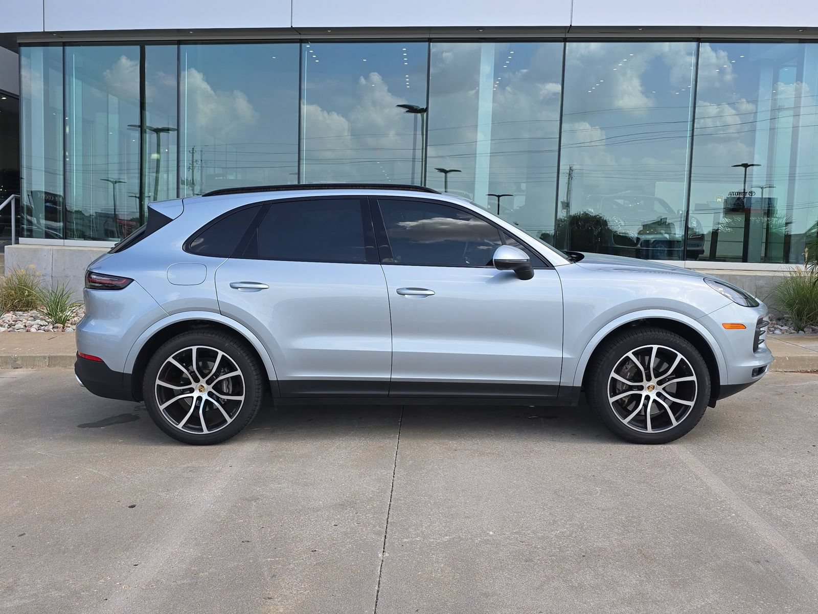 Certified 2023 Porsche Cayenne AWD/4WD image 8