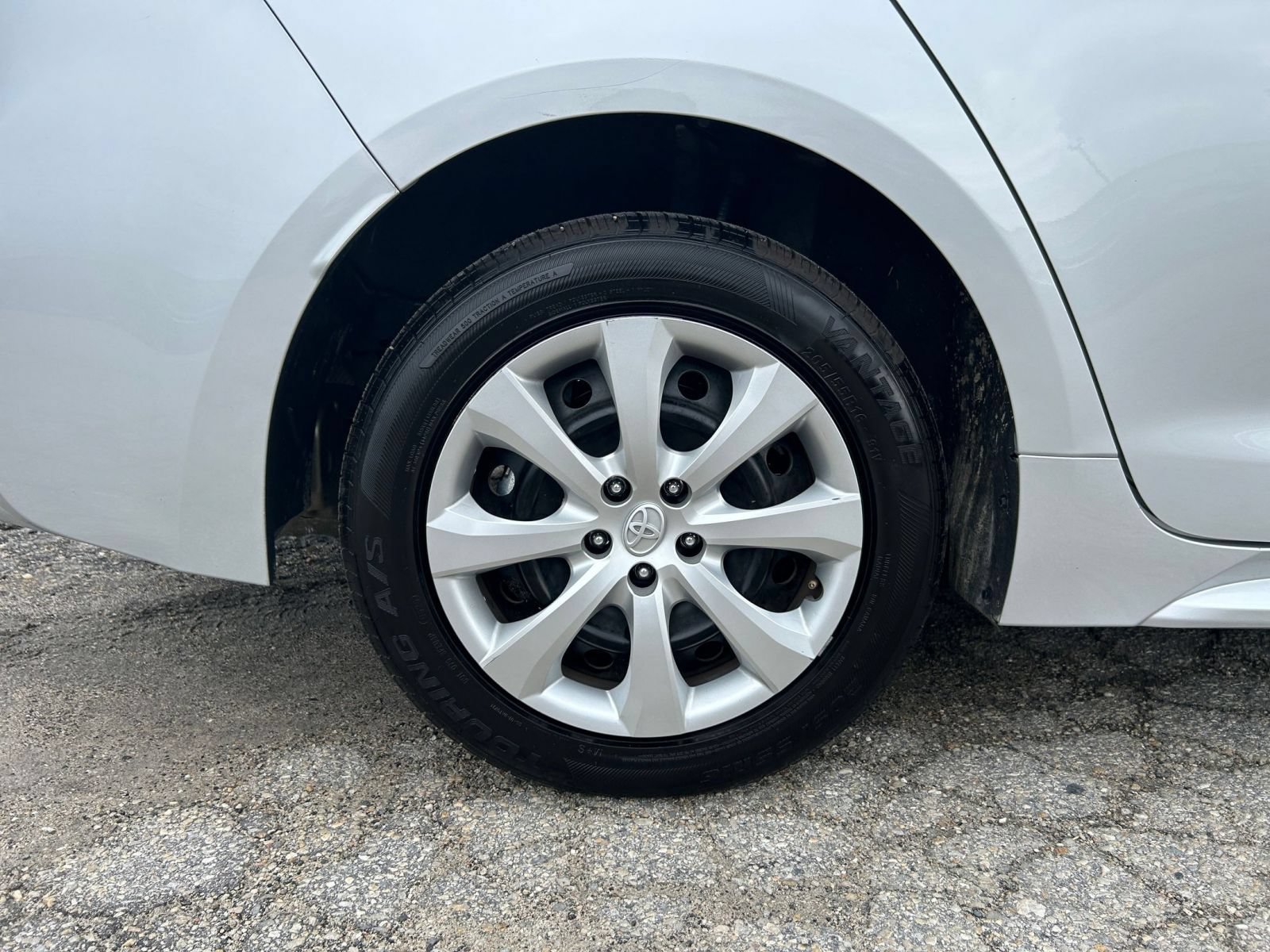 Used 2025 Toyota Corolla LE FWD image 24