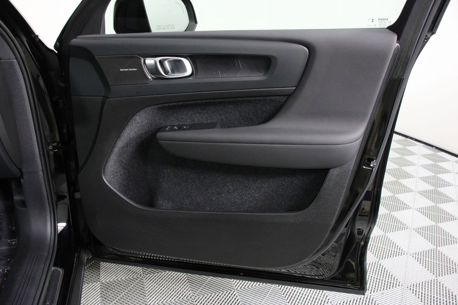 Certified 2023 Volvo XC40 Recharge Ultimate image 21