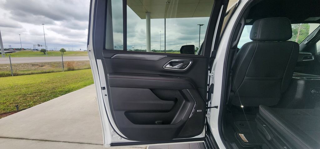 Used 2024 Chevrolet Suburban RST RWD image 18