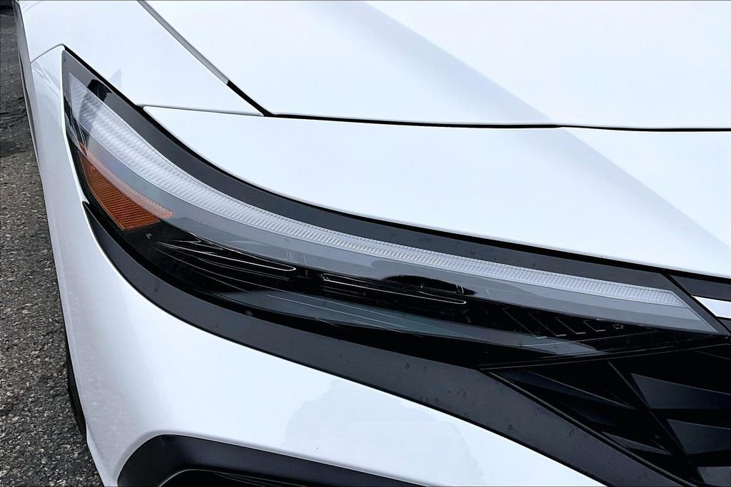 Used 2024 Hyundai Elantra SE image 29