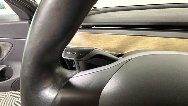 Used 2018 Tesla Model 3 Long Range RWD image 17
