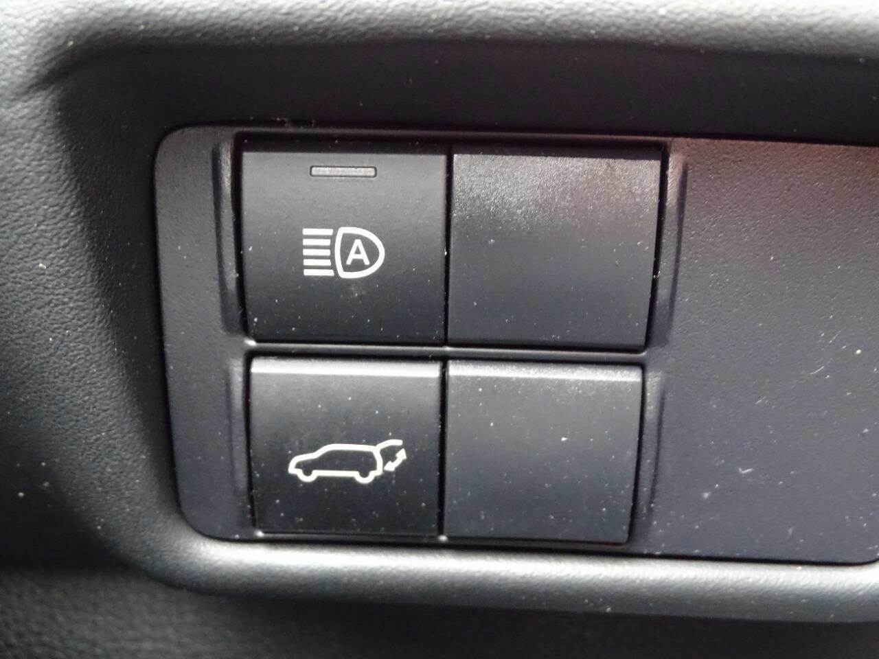 Used 2021 Toyota Highlander XLE image 19