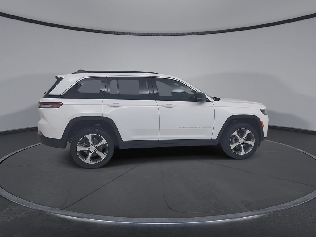 New 2026 Jeep Grand Cherokee Limited w/ Luxury Tech Group II AWD/4WD image 16