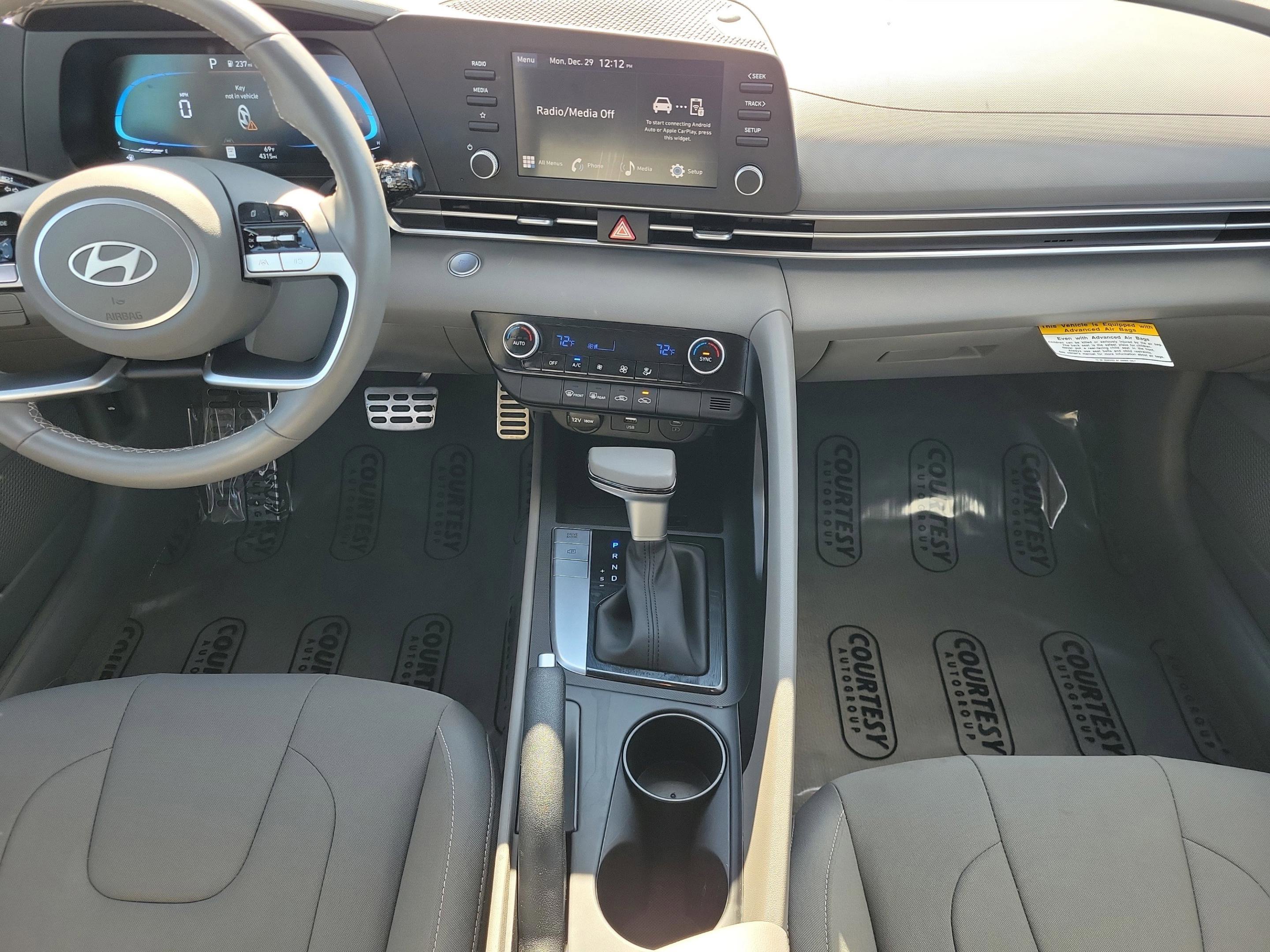 Certified 2025 Hyundai Elantra Sport w/ Cargo Package image 15