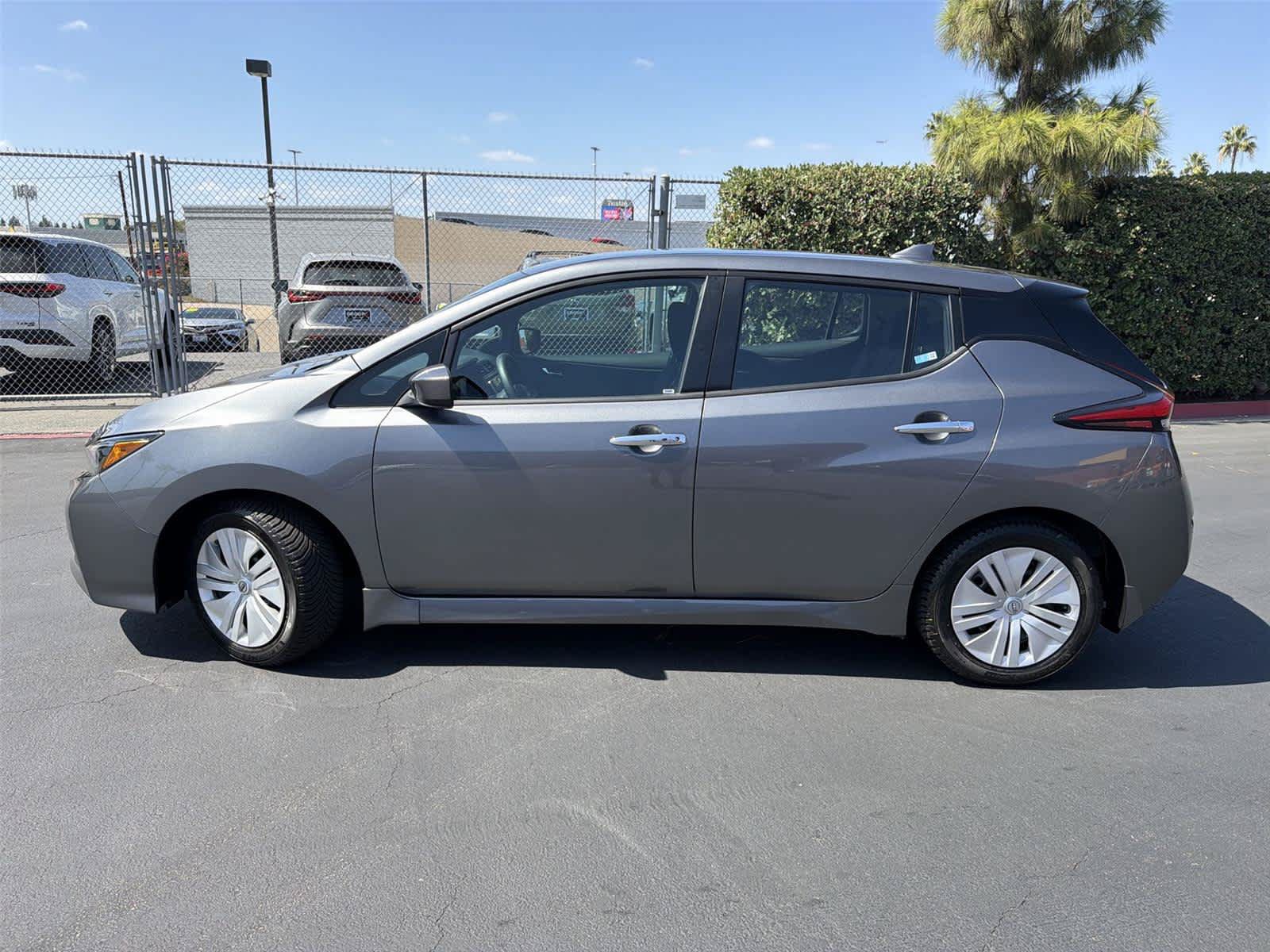 Used 2025 Nissan Leaf S FWD image 3