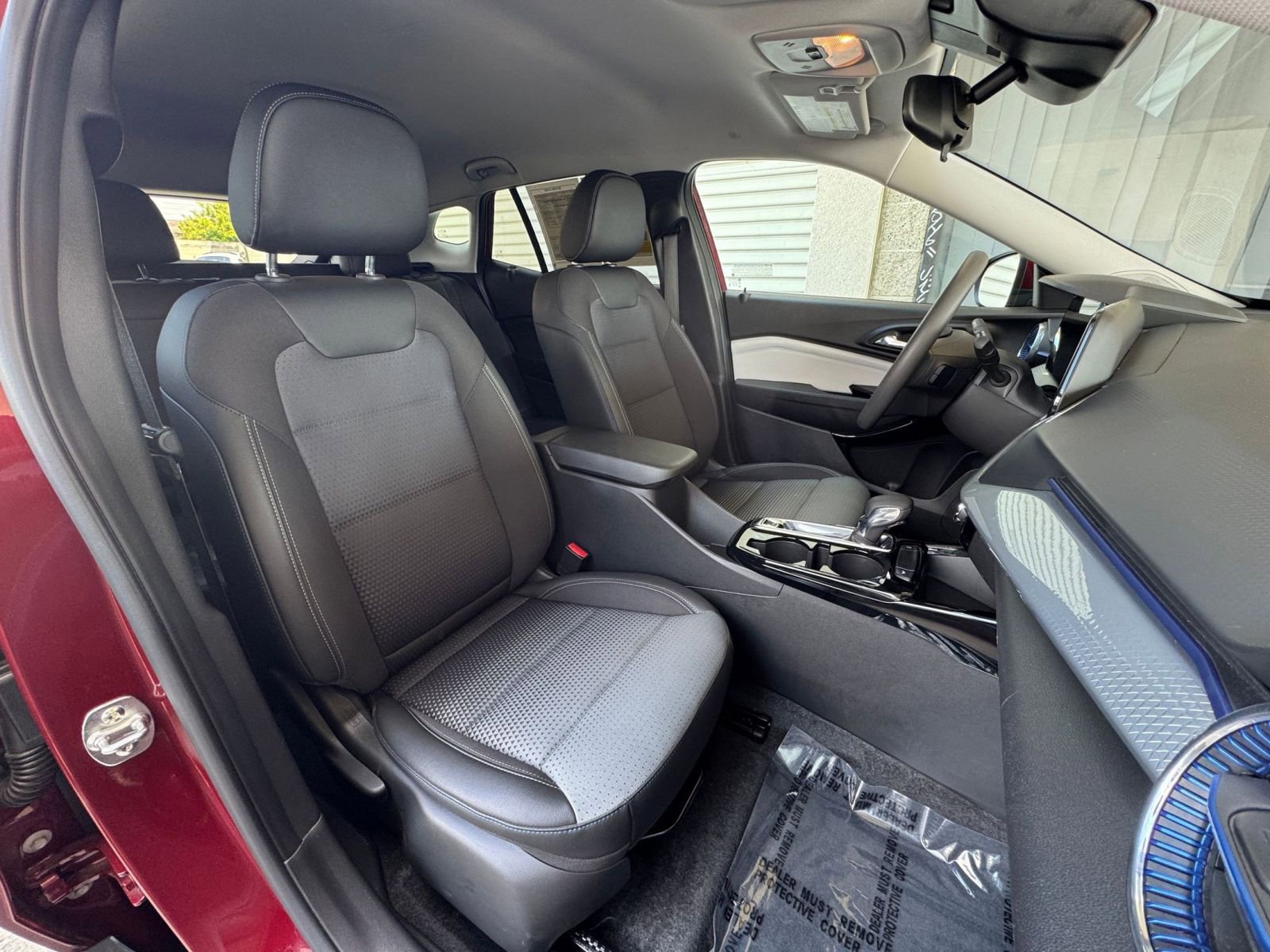 Used 2025 Chevrolet Trax LT image 36