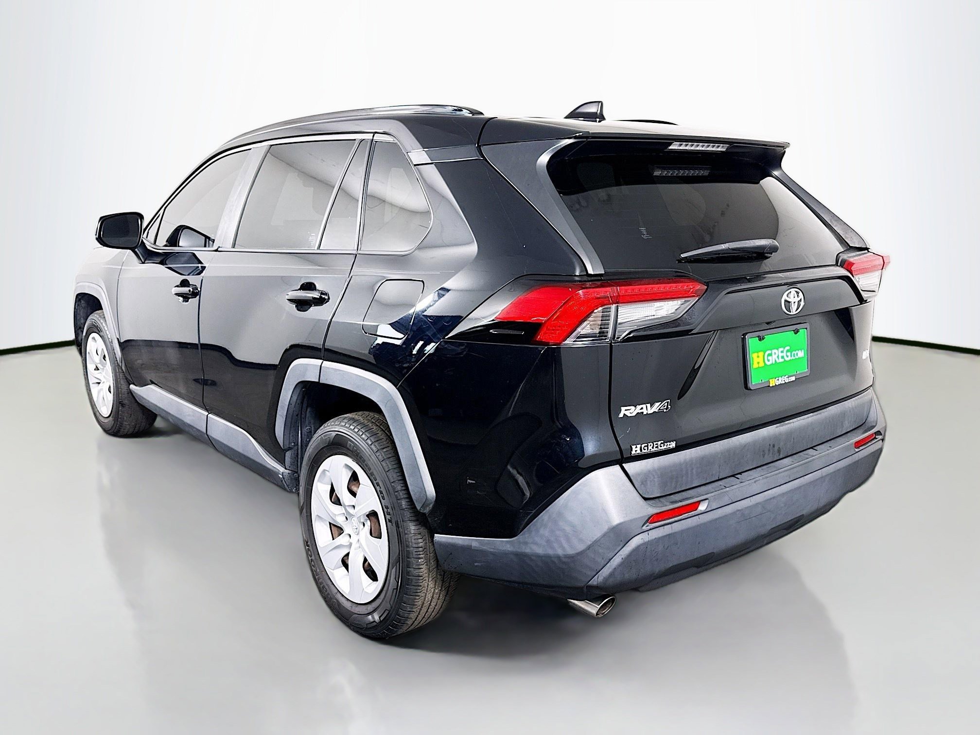 Used 2020 Toyota RAV4 LE image 7