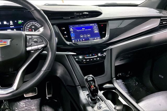 Used 2023 Cadillac XT6 Sport w/ Technology Package image 9
