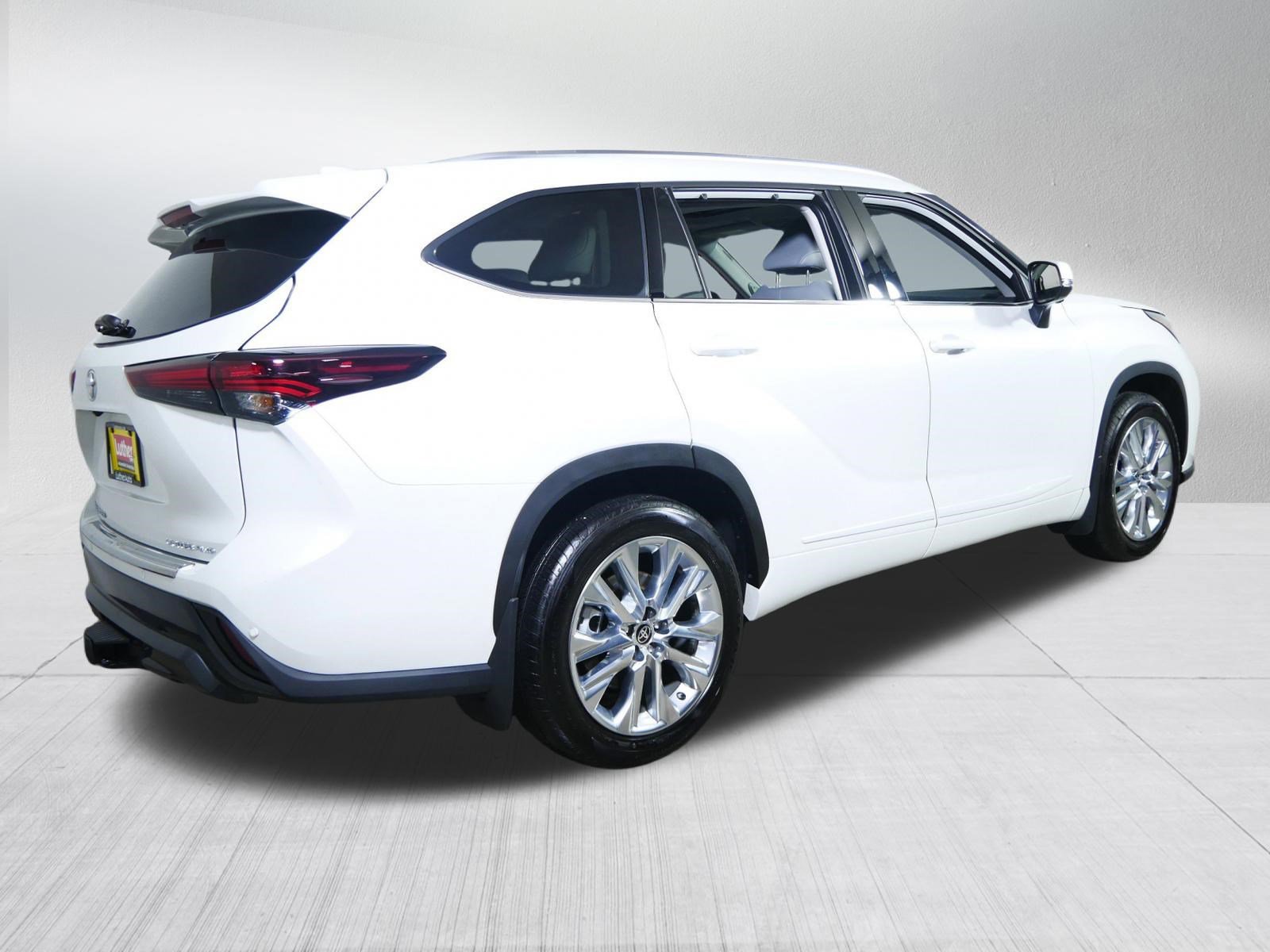 Used 2025 Toyota Highlander Limited image 7