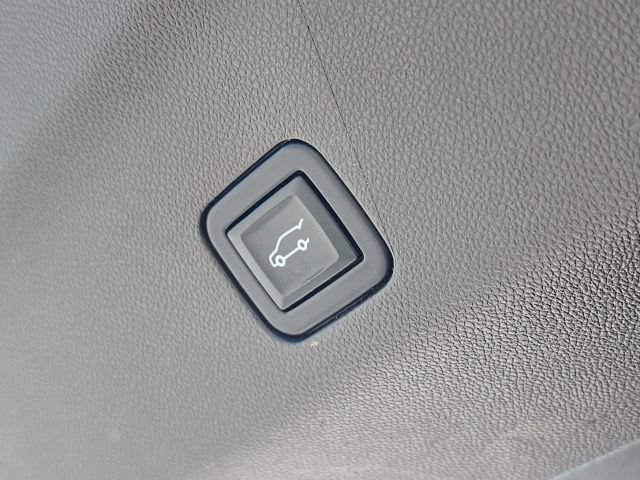 Used 2023 GMC Yukon SLT AWD/4WD image 12