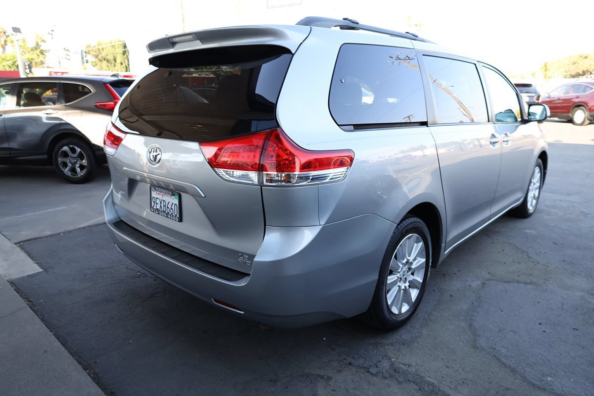 Used 2011 Toyota Sienna LE AWD/4WD image 4