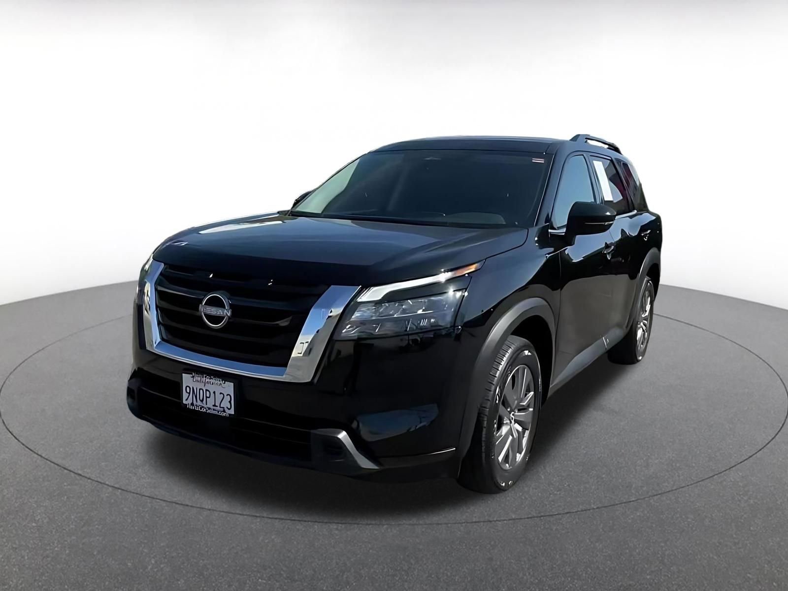 Used 2025 Nissan Pathfinder SV FWD image 7