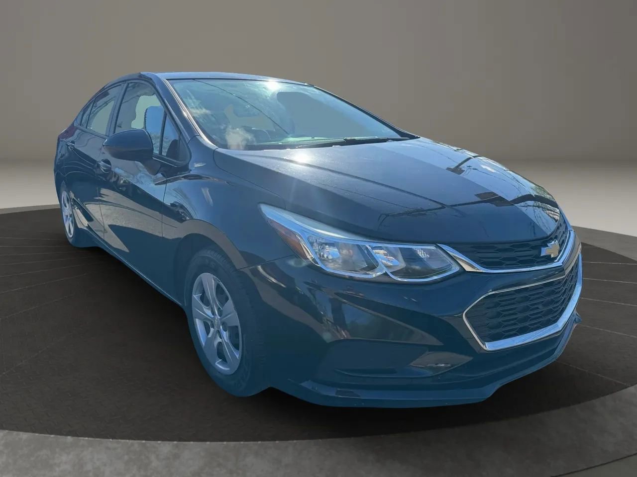 Used 2018 Chevrolet Cruze LS FWD image 3