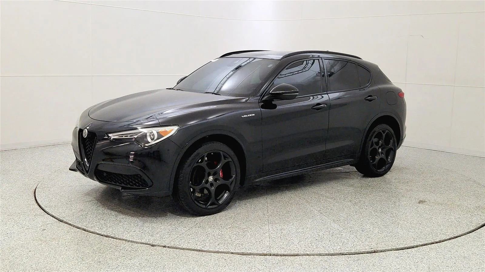 Used 2022 Alfa Romeo Stelvio Veloce AWD/4WD image 3