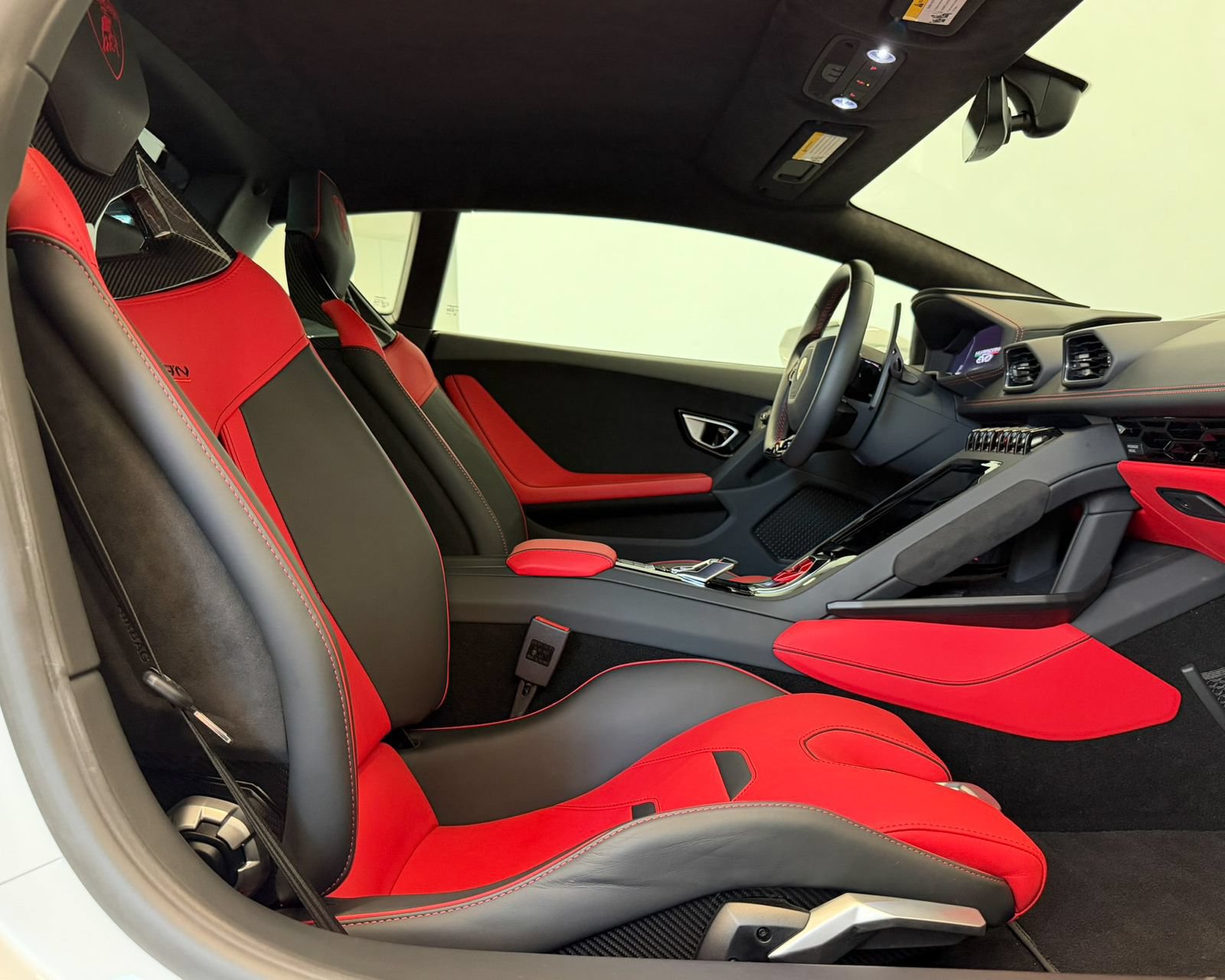 Used 2022 Lamborghini Huracan EVO RWD image 36