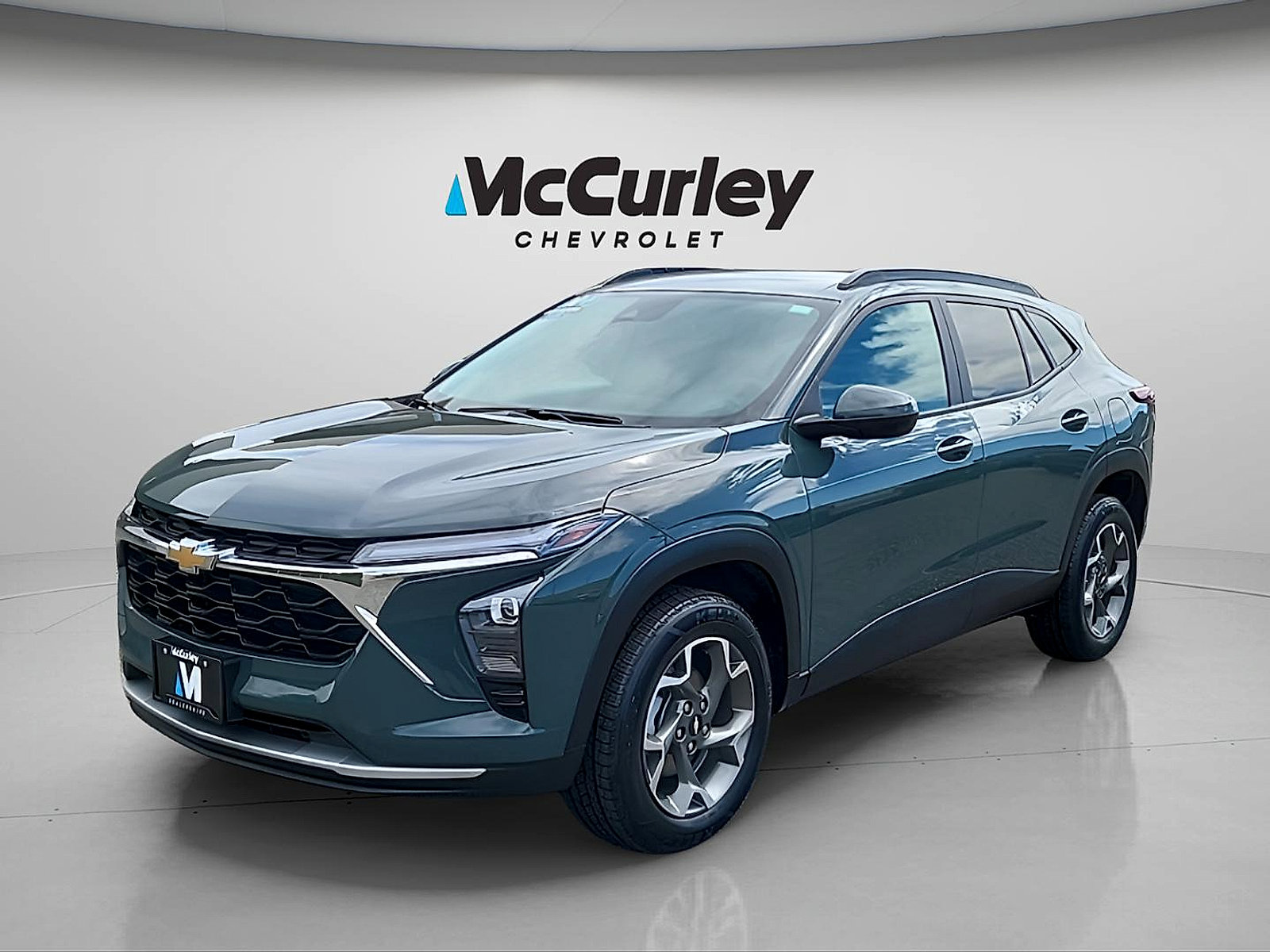 Used 2025 Chevrolet Trax LT FWD image 3
