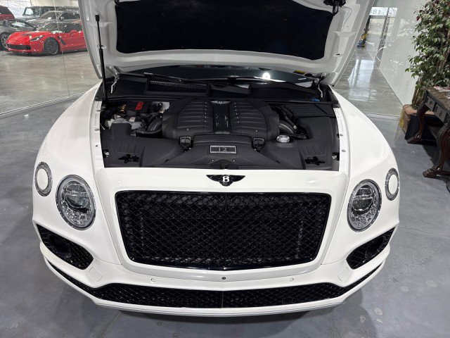 Used 2018 Bentley Bentayga image 17