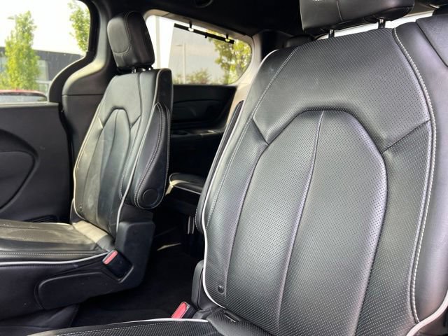 Used 2025 Chrysler Pacifica Limited FWD image 31