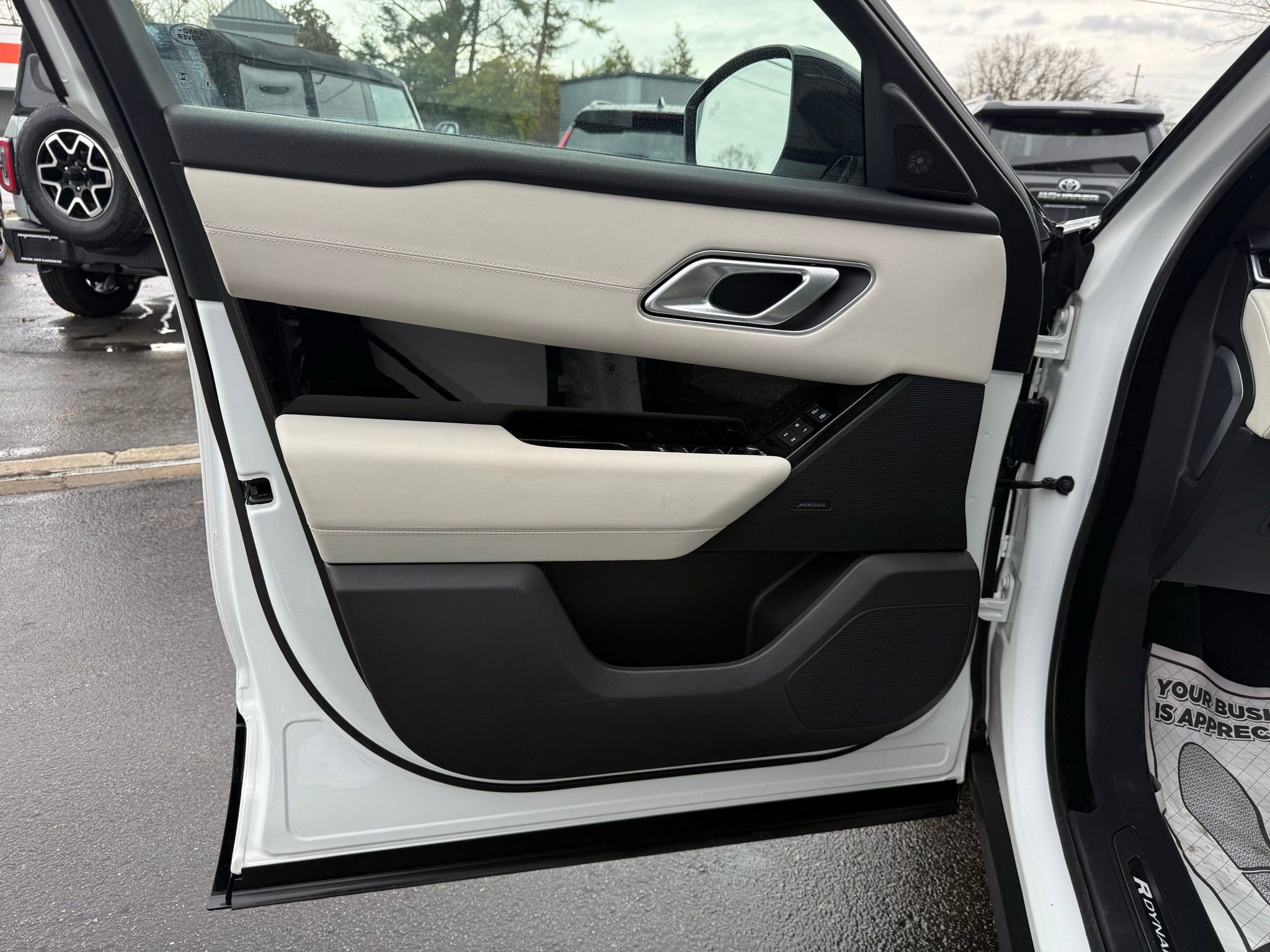 Used 2023 Land Rover Range Rover Velar R-Dynamic S image 43