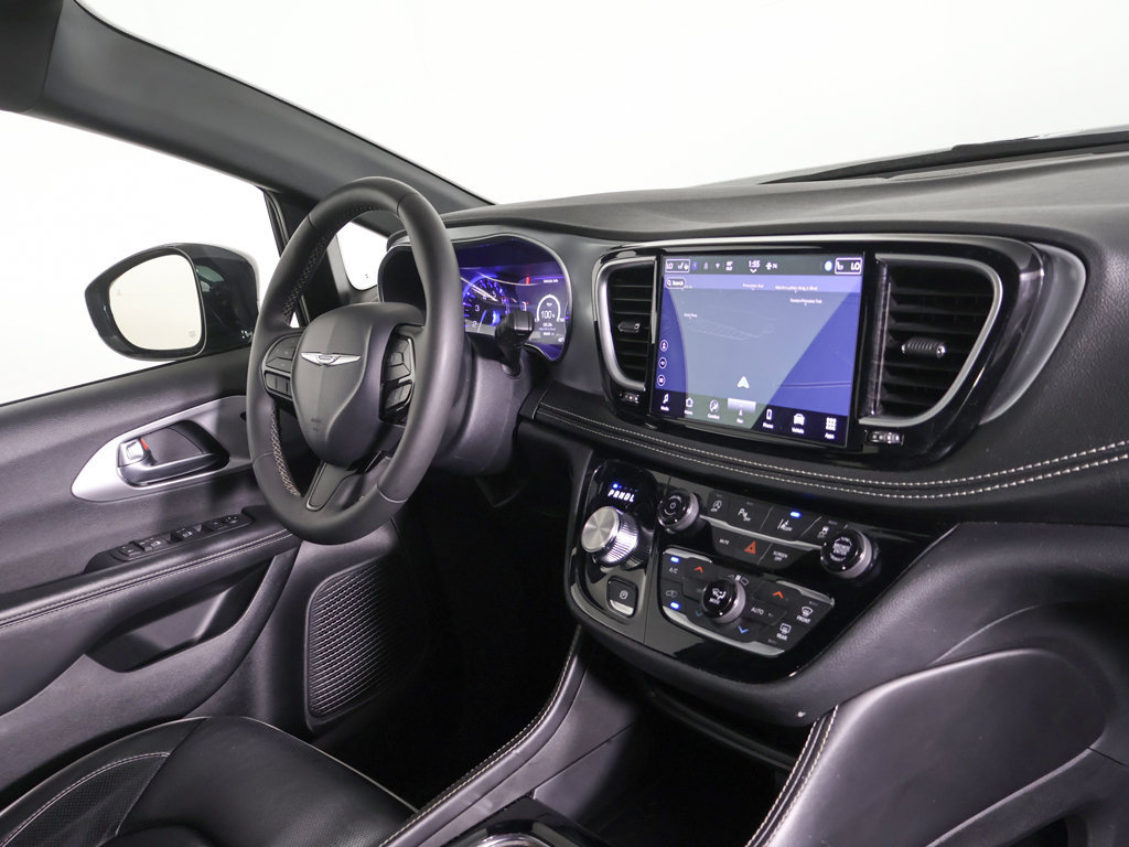 Used 2025 Chrysler Pacifica Limited FWD image 26