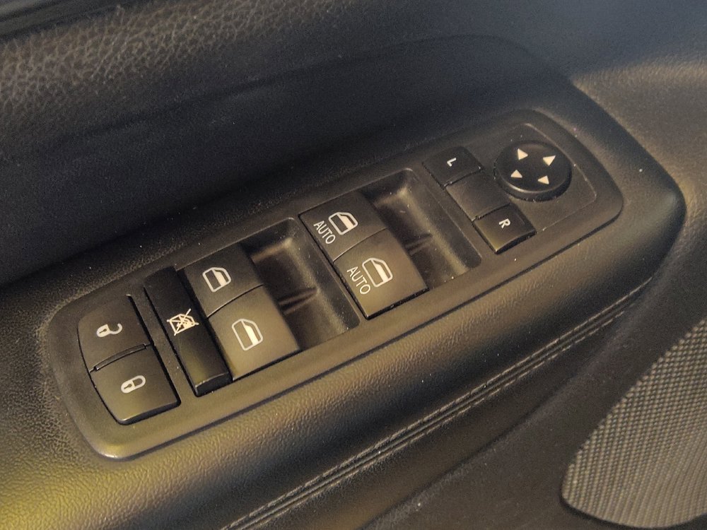 Used 2019 Jeep Grand Cherokee Altitude AWD/4WD image 27