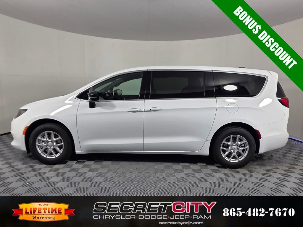 New 2026 Chrysler Voyager LX image 4